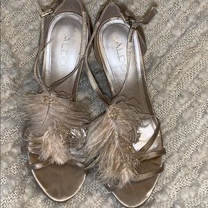 Aldo champagne colored satin heels with feathers
